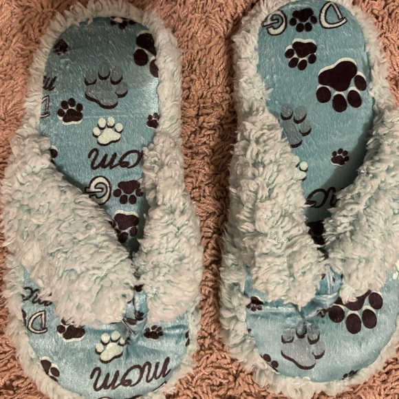 Women’s size s/m dog mom slippers - Picture 2 of 5